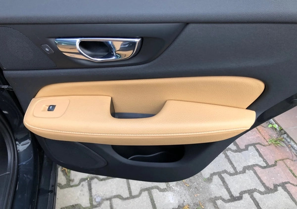 Volvo V60 cena 128500 przebieg: 49000, rok produkcji 2019 z Wyszków małe 781